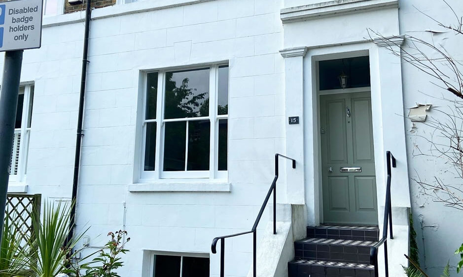 A photo of a house in London with Sash Windows.